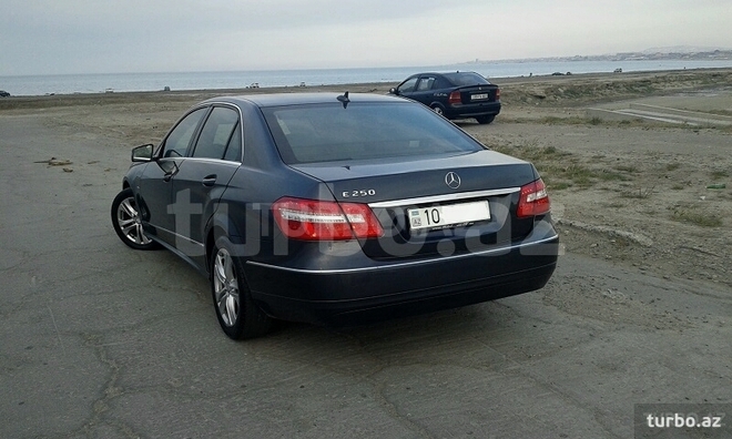 Mercedes E 250 2009, 207,000 km - 0.3 l - Bakı