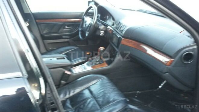 BMW 528 1999, 229,000 km - 2.8 l - Bakı