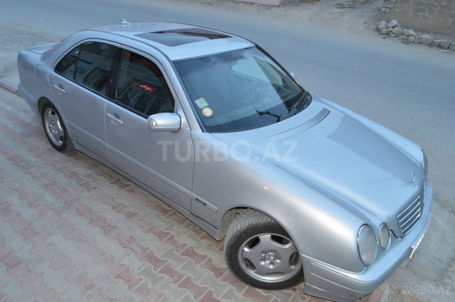 Mercedes E 220 2001, 296,000 km - 2.2 l - Bakı