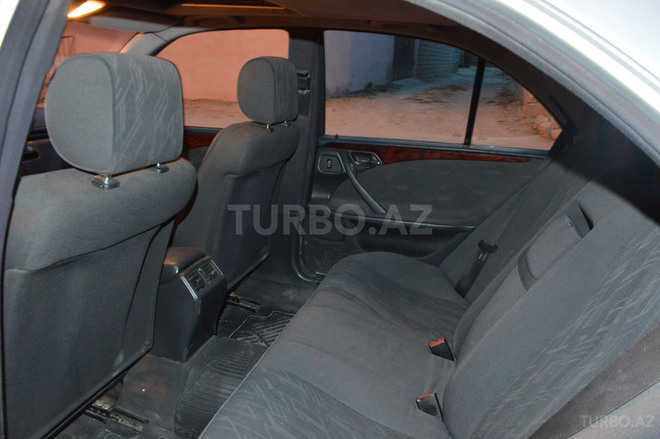 Mercedes E 220 2001, 296,000 km - 2.2 l - Bakı