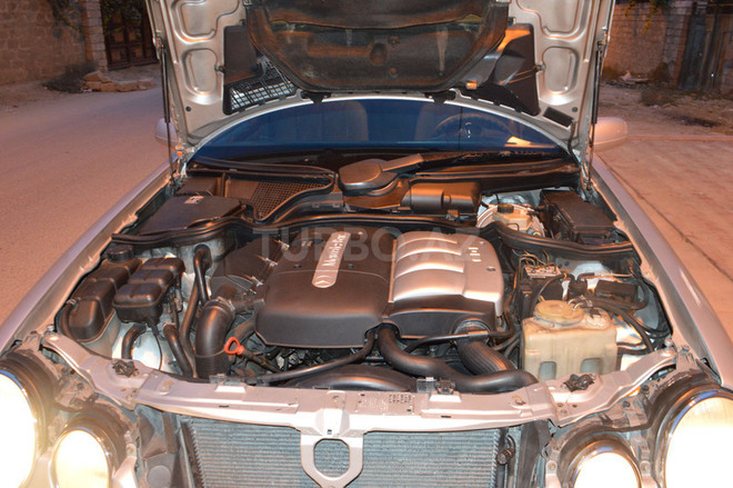 Mercedes E 220 2001, 296,000 km - 2.2 l - Bakı