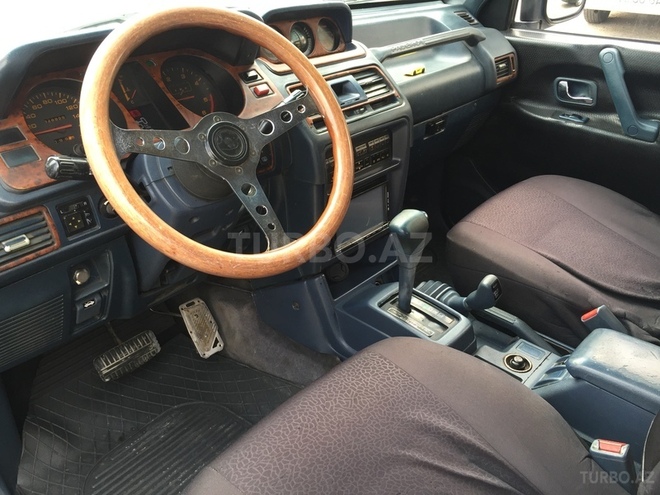 Mitsubishi Pajero 1992, 235,000 km - 2.5 л - Bakı