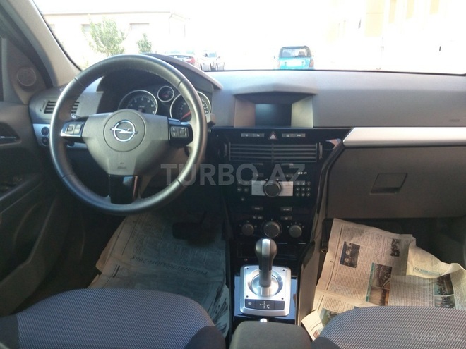 Opel Astra 2011, 85,600 km - 1.6 l - Bakı