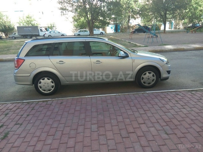 Opel Astra 2011, 85,600 km - 1.6 l - Bakı