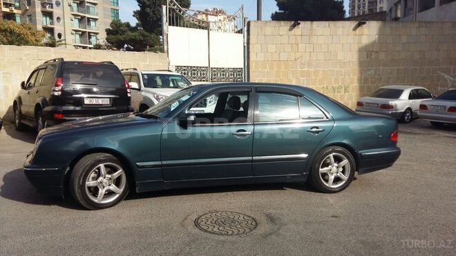 Mercedes E 320 2001, 169,000 km - 3.2 l - Bakı