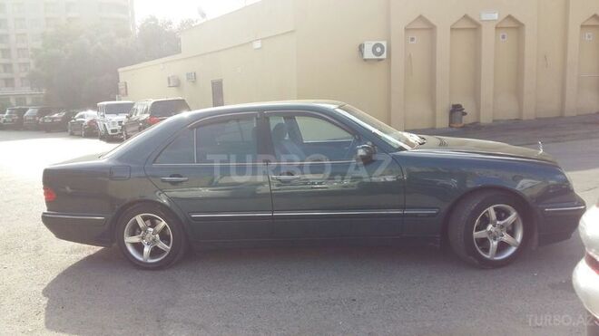 Mercedes E 320 2001, 169,000 km - 3.2 l - Bakı