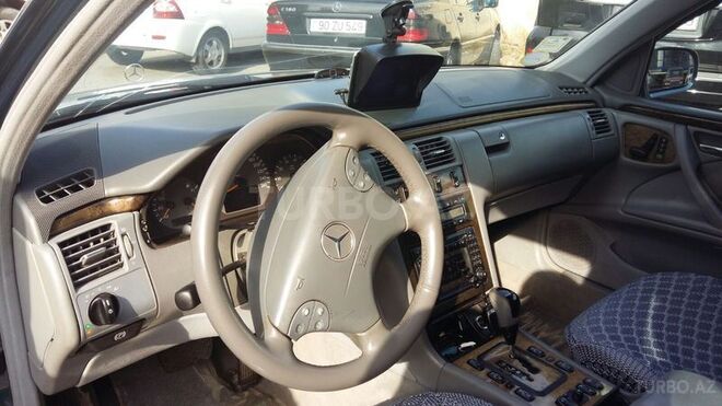 Mercedes E 320 2001, 169,000 km - 3.2 l - Bakı