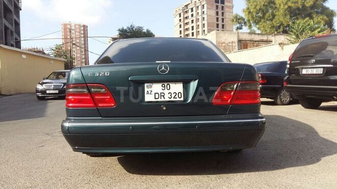 Mercedes E 320 2001, 169,000 km - 3.2 l - Bakı