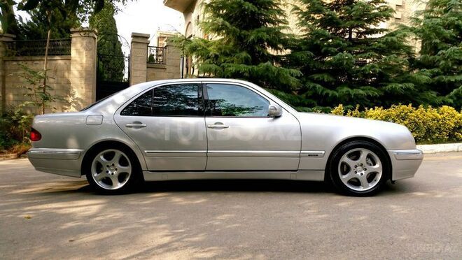 Mercedes E 260 2000, 255,000 km - 2.7 l - Bakı