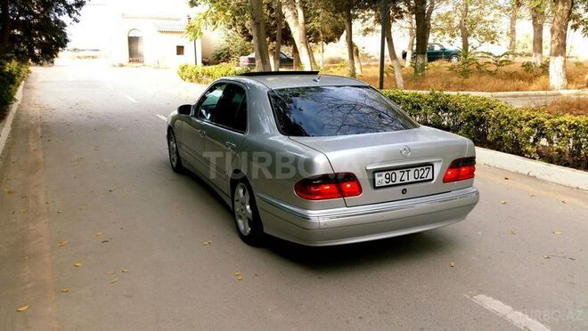 Mercedes E 260 2000, 255,000 km - 2.7 l - Bakı
