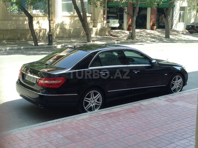 Mercedes E 350 2009, 63,000 km - 3.5 l - Bakı