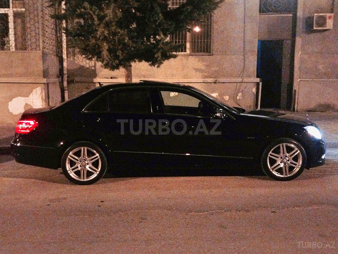 Mercedes E 350 2009, 63,000 km - 3.5 l - Bakı