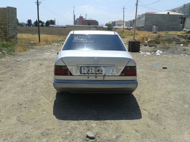 Mercedes E 200 1995, 300,000 km - 2.0 l - Bakı