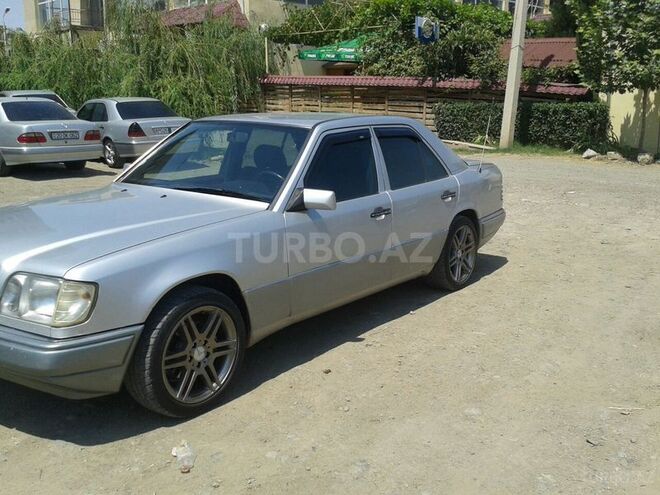 Mercedes E 200 1995, 300,000 km - 2.0 l - Bakı