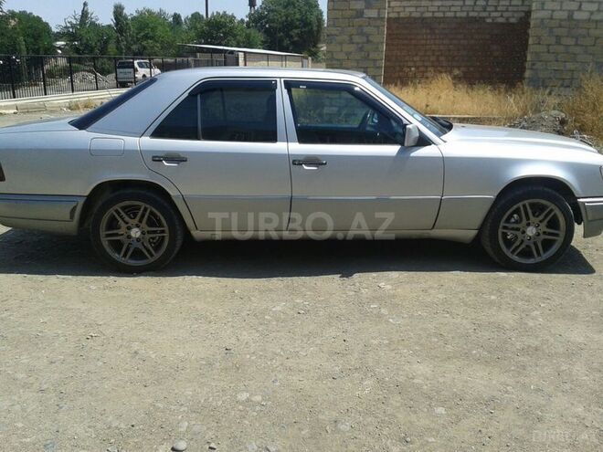 Mercedes E 200 1995, 300,000 km - 2.0 l - Bakı