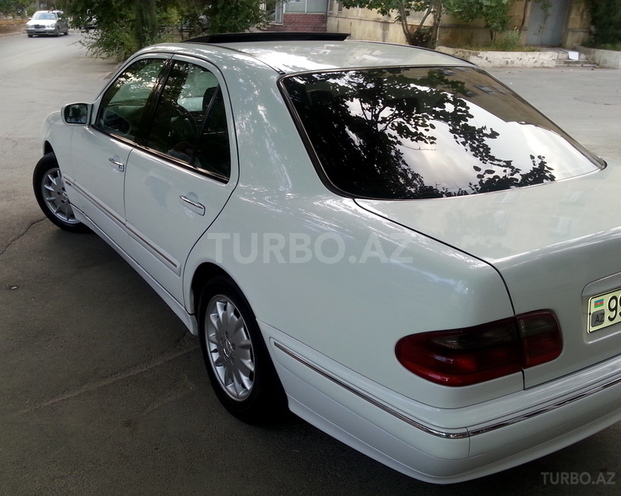 Mercedes E 220 2000, 198,000 km - 2.2 l - Bakı