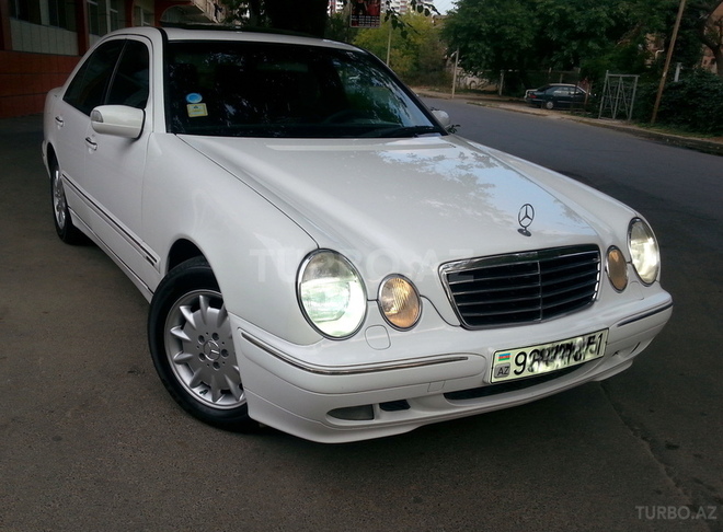 Mercedes E 220 2000, 198,000 km - 2.2 l - Bakı