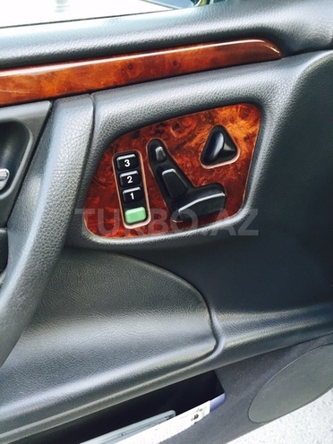 Mercedes E 320 1999, 232,000 km - 3.2 л - Bakı