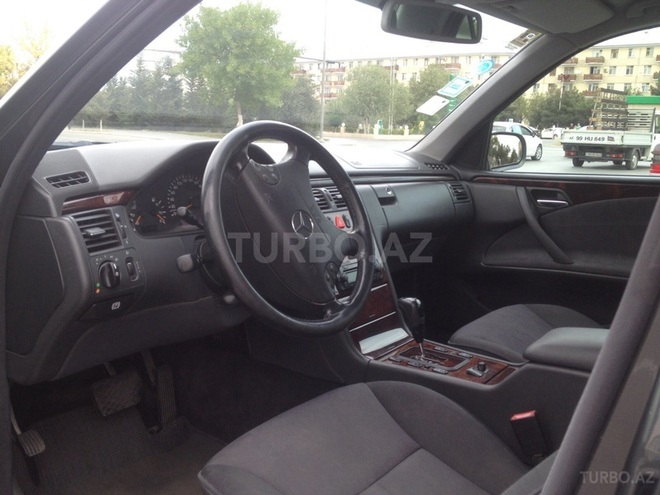 Mercedes E 200 2002, 250,000 km - 2.0 l - Bakı