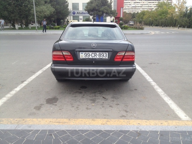 Mercedes E 200 2002, 250,000 km - 2.0 l - Bakı