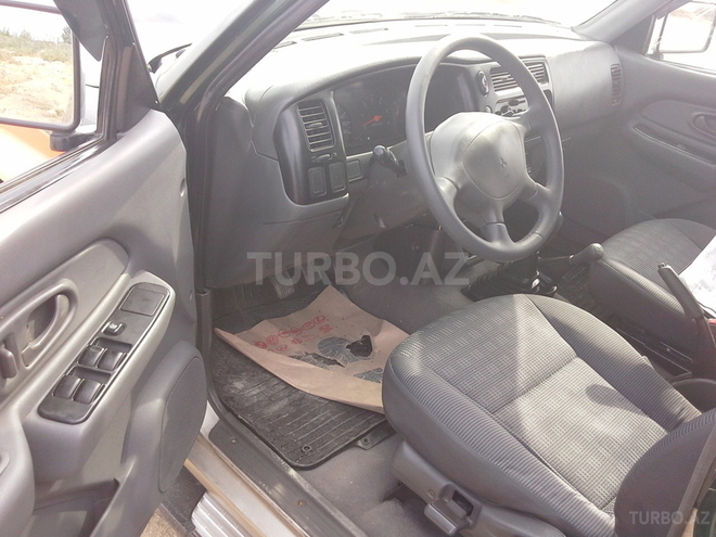 Mitsubishi L200 2004, 115,000 km - 2.5 l - Bakı