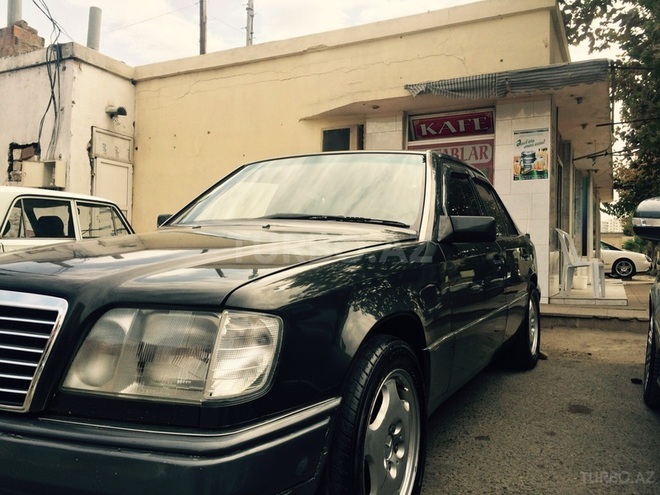 Mercedes E 220 1992, 390,000 km - 2.2 l - Bakı