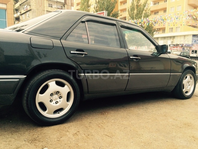 Mercedes E 220 1992, 390,000 km - 2.2 l - Bakı