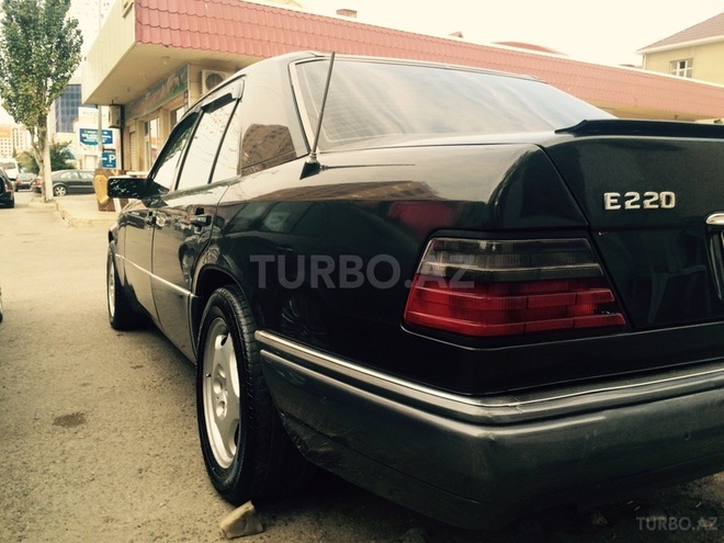 Mercedes E 220 1992, 390,000 km - 2.2 l - Bakı