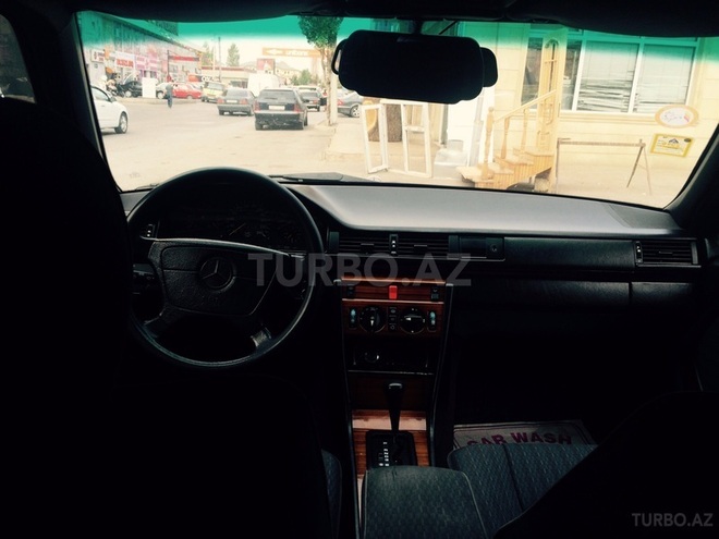 Mercedes E 220 1992, 390,000 km - 2.2 l - Bakı