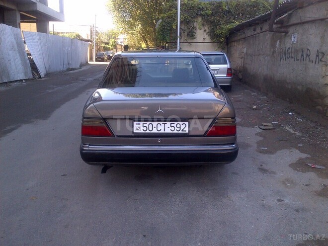 Mercedes E 230 1992, 189,000 km - 2.3 l - Bakı