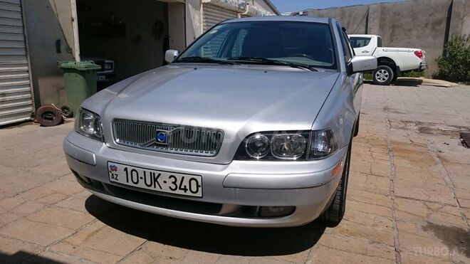 Volvo  2004, 200,000 km - 2.0 l - Bakı