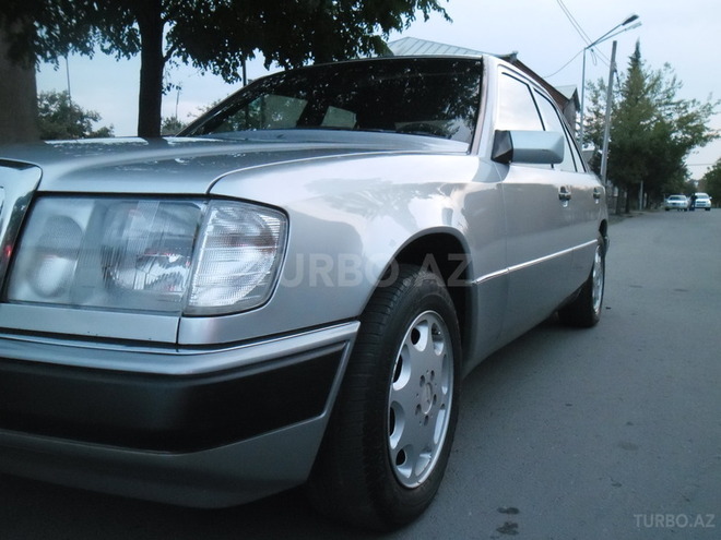 Mercedes E 200 1993, 547,000 km - 2.0 л - Zaqatala
