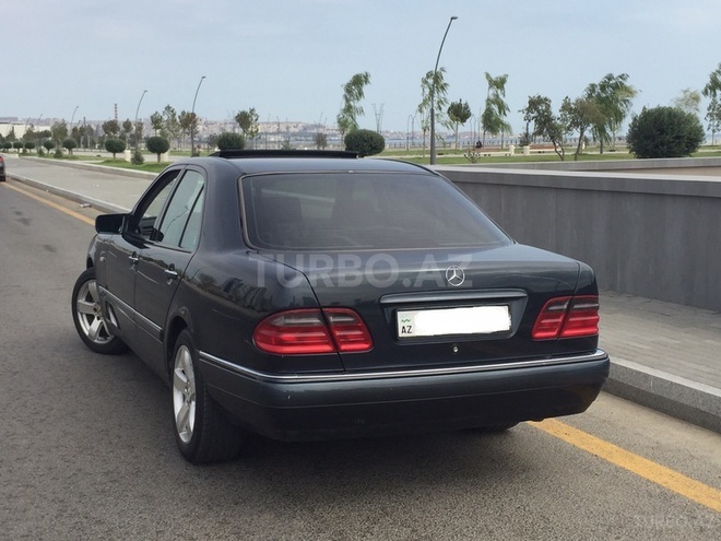Mercedes E 240 1999, 241,000 km - 2.4 l - Bakı