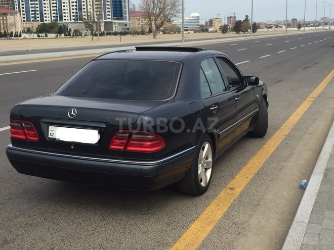 Mercedes E 240 1999, 241,000 km - 2.4 l - Bakı