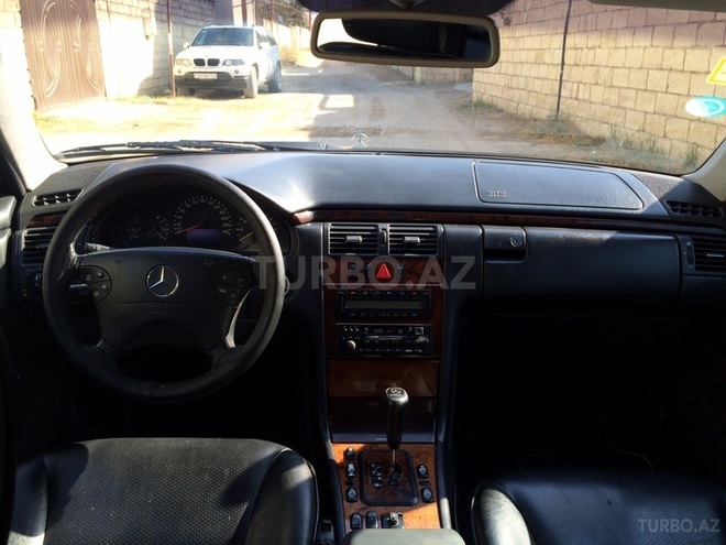 Mercedes E 240 1999, 210,000 km - 2.4 l - Bakı