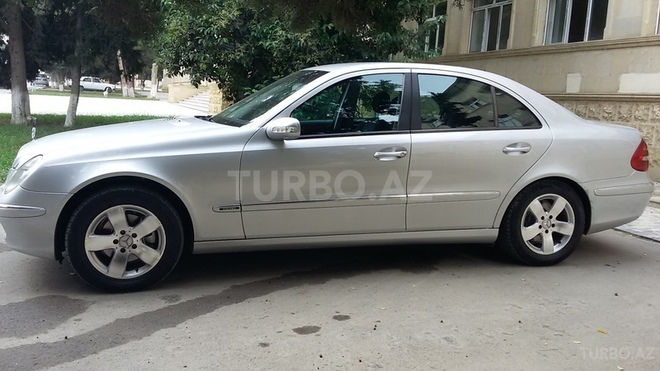 Mercedes E 220 2003, 211,000 km - 2.2 l - Bakı