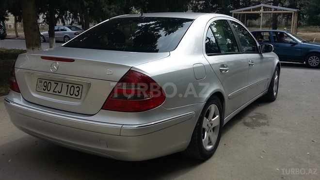 Mercedes E 220 2003, 211,000 km - 2.2 l - Bakı