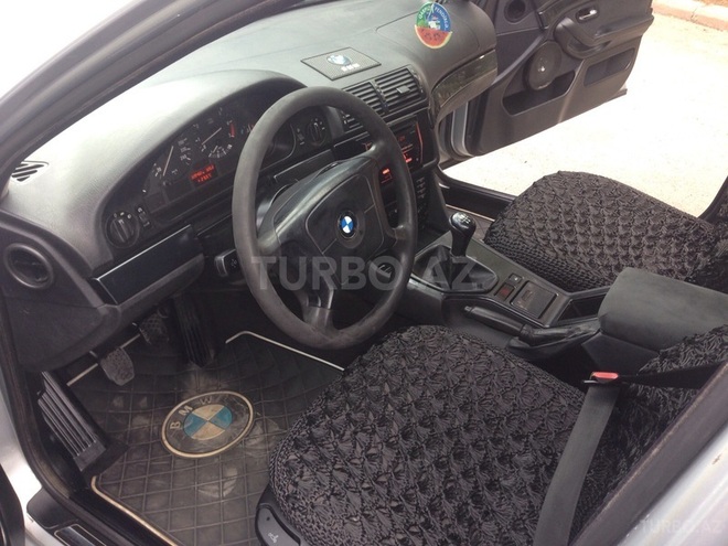 BMW 523 1996, 300,000 km - 2.5 l - Sumqayıt