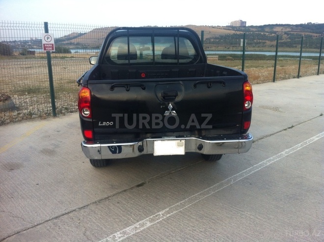Mitsubishi L200 2009, 240,000 km - 2.5 л - Bakı