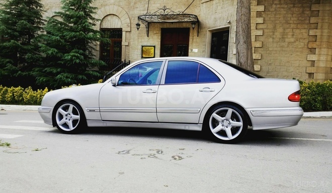 Mercedes E 220 2000, 261,000 km - 2.2 l - Bakı