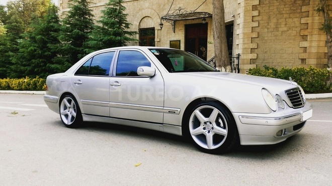 Mercedes E 220 2000, 261,000 km - 2.2 l - Bakı