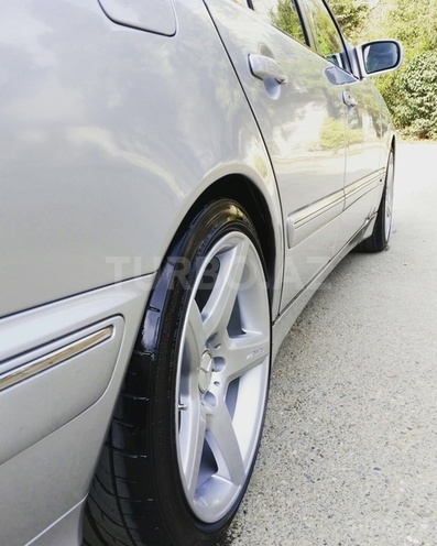 Mercedes E 220 2000, 261,000 km - 2.2 l - Bakı