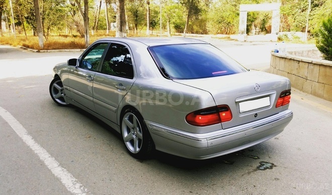 Mercedes E 220 2000, 261,000 km - 2.2 l - Bakı