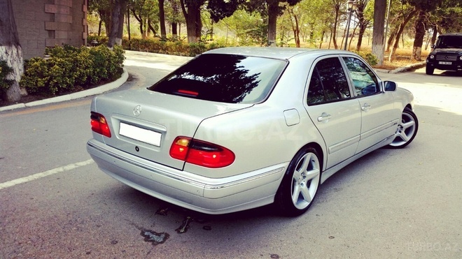 Mercedes E 220 2000, 261,000 km - 2.2 l - Bakı