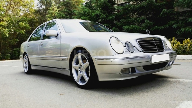 Mercedes E 220 2000, 261,000 km - 2.2 l - Bakı