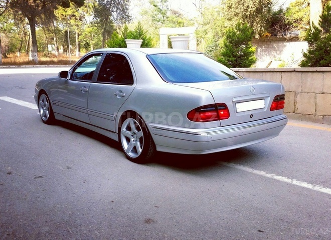 Mercedes E 220 2000, 261,000 km - 2.2 l - Bakı