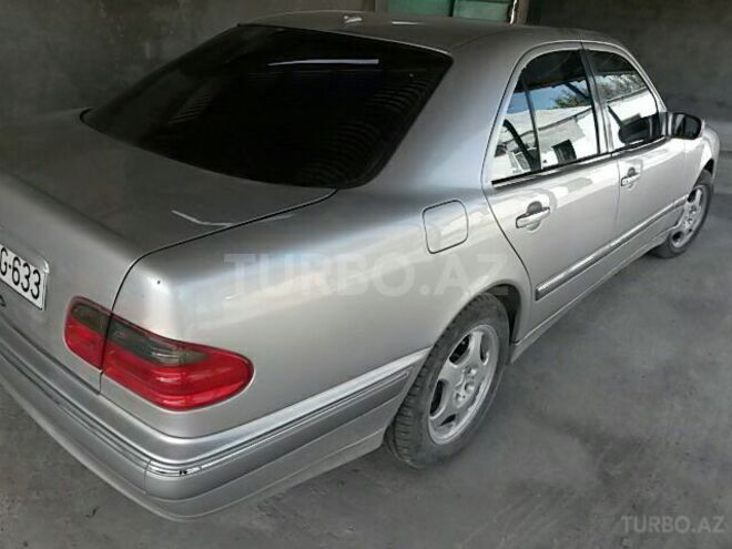 Mercedes E 240 2001, 136,000 km - 2.4 l - Zərdab