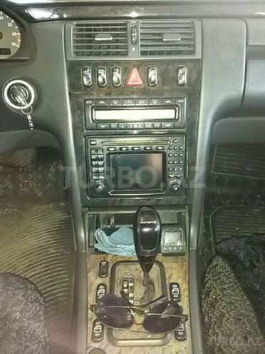 Mercedes E 240 2001, 136,000 km - 2.4 l - Zərdab