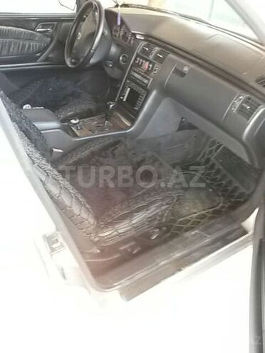 Mercedes E 240 2001, 136,000 km - 2.4 l - Zərdab