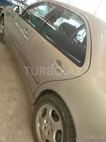 Mercedes E 240 2001, 136,000 km - 2.4 l - Zərdab